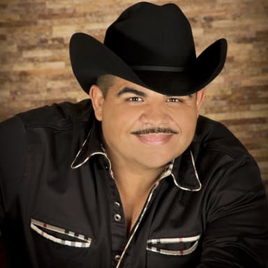 Chuy Lizarraga y Su Banda Tierra Sinaloense