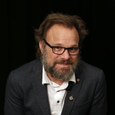 Norbert Leo Butz