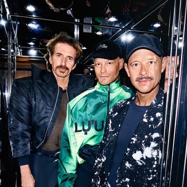 Whomadewho