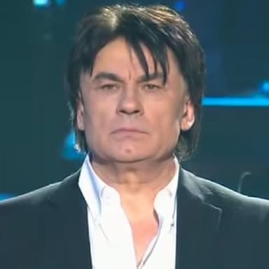 Александр Серов