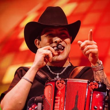 Cornelio Vega y su Dinastia