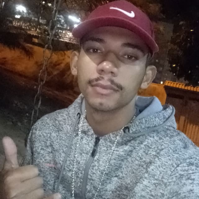 é que ela me viu fingiu que não me viu (Remix)