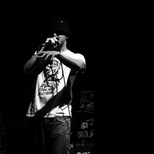 Ayto na sou xaideyei tis pliges (feat. Kodnik Beats)