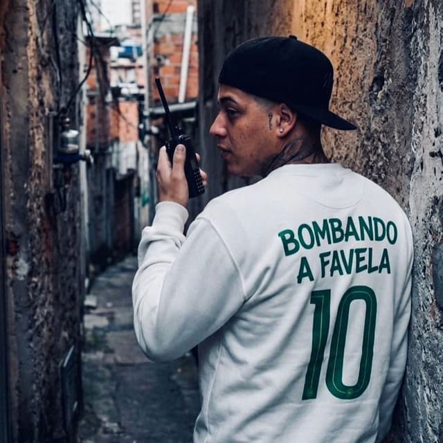 BOMBANDO A FAVELA