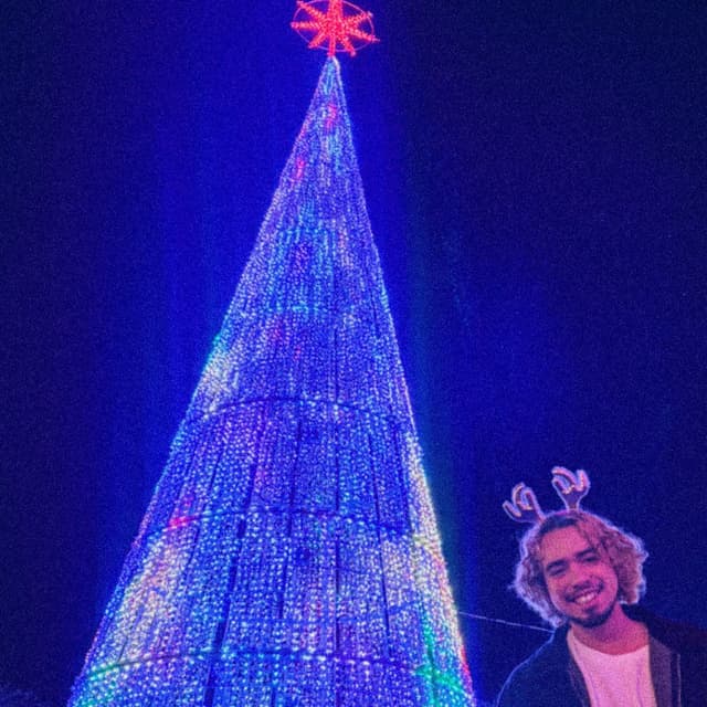 Hoy Vi A Santa Clos Besar A Mamá