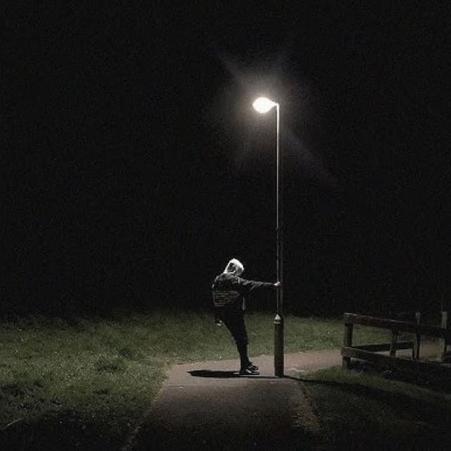 موسيقي الألم والوحدة - The Music of Pain and Loneliness
